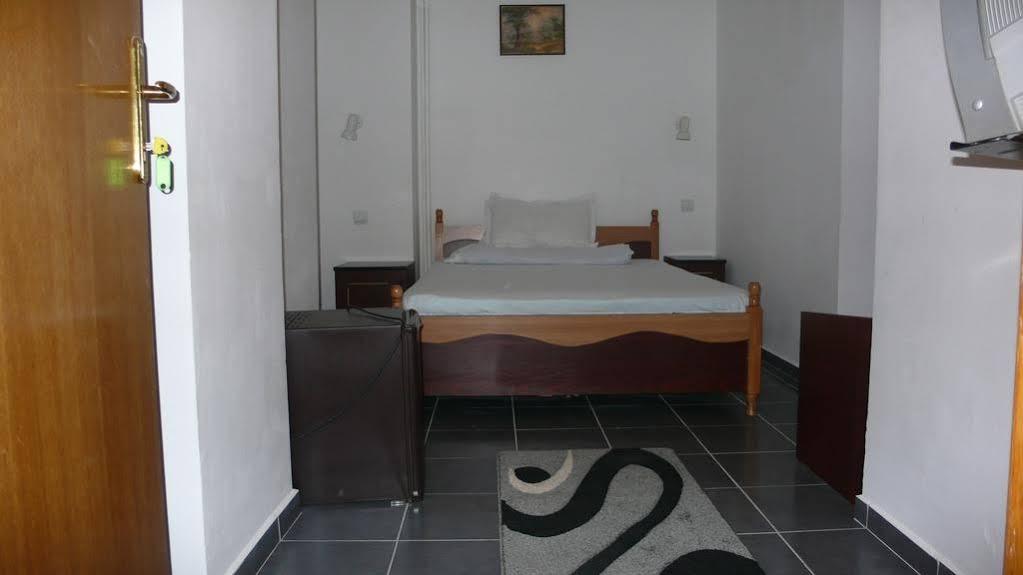 Hotel Uranus Bucureşti Exterior foto