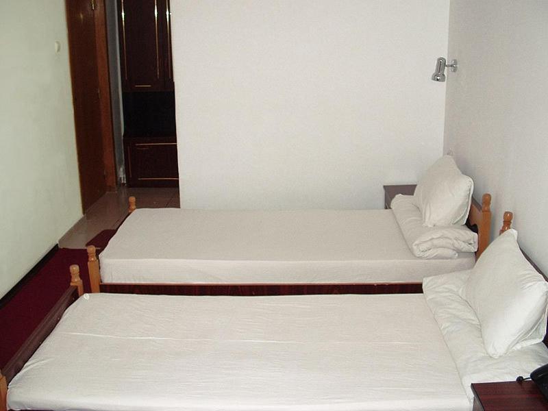Hotel Uranus Bucureşti Cameră foto
